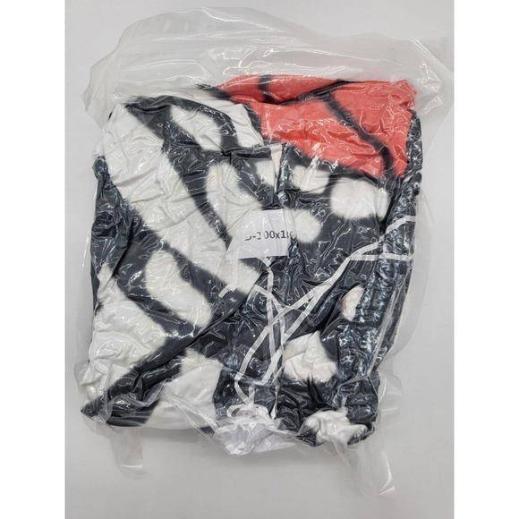 Stranger Things Hellfire Club Blanket New Sealed 52" x 40" Very Soft - Picture 4 of 6